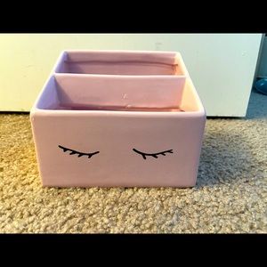 Make up/toiletry holder